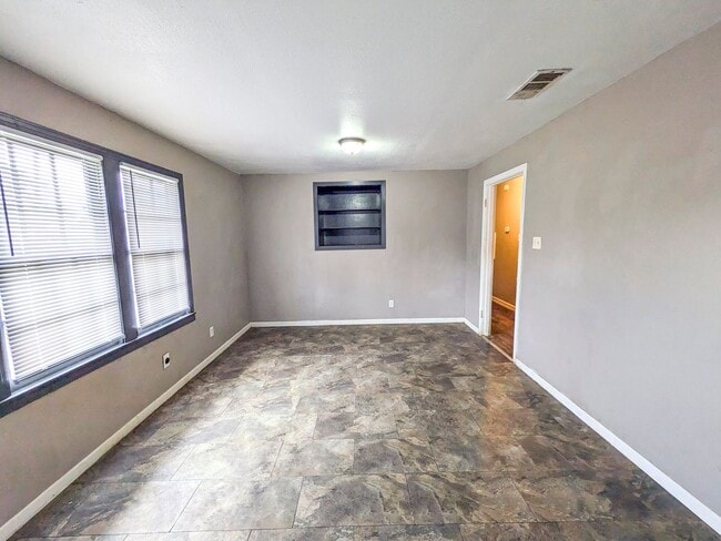 Building Photo - 1103 Ave B