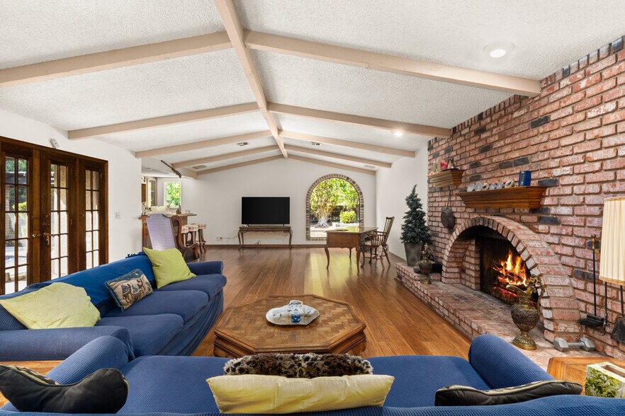 Extra Large Living Room with a wood Burning Fireplace - 1557 E Puente St