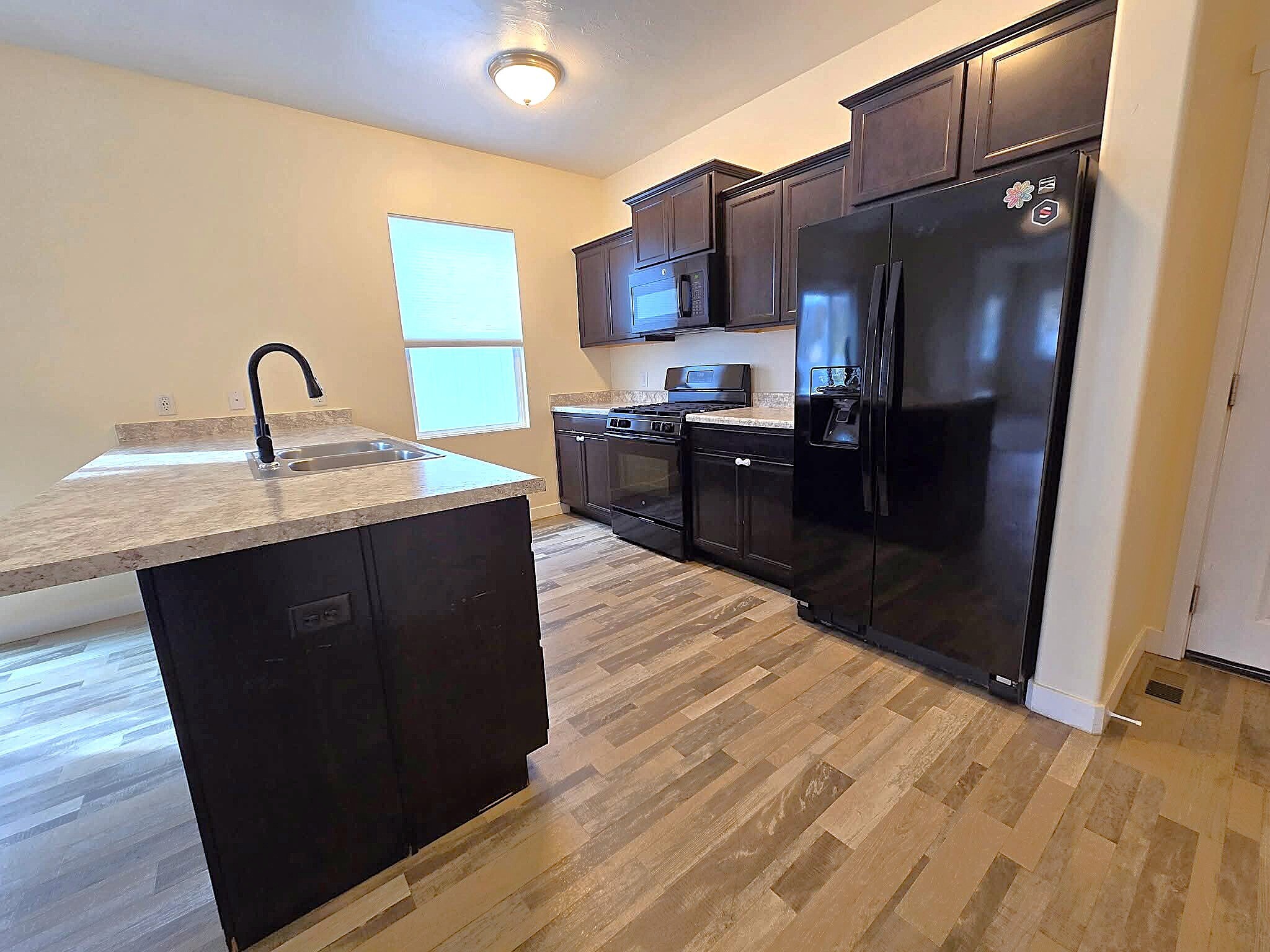 Building Photo - 34 E Legacy Pky