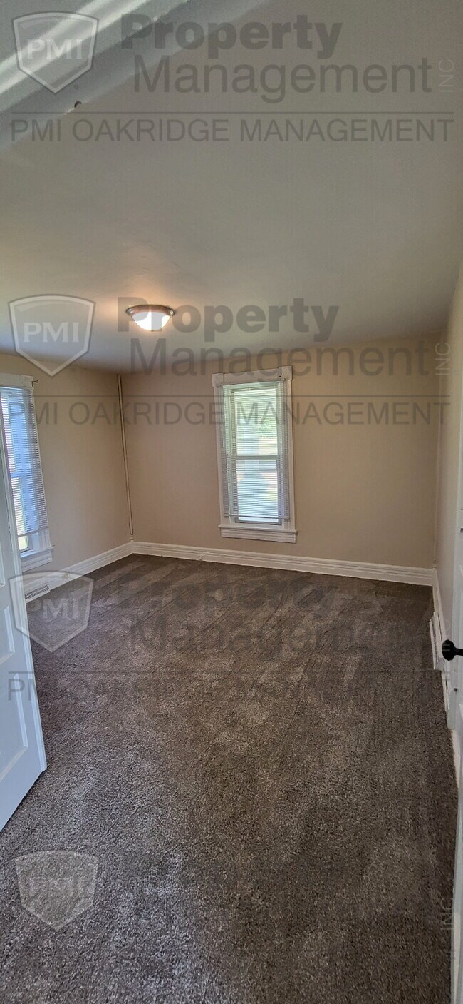 Building Photo - Country 3 Bedroom Apartment with Detached Garage