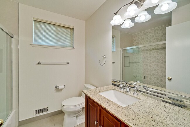 Building Photo - 5097 Forest Glen Dr