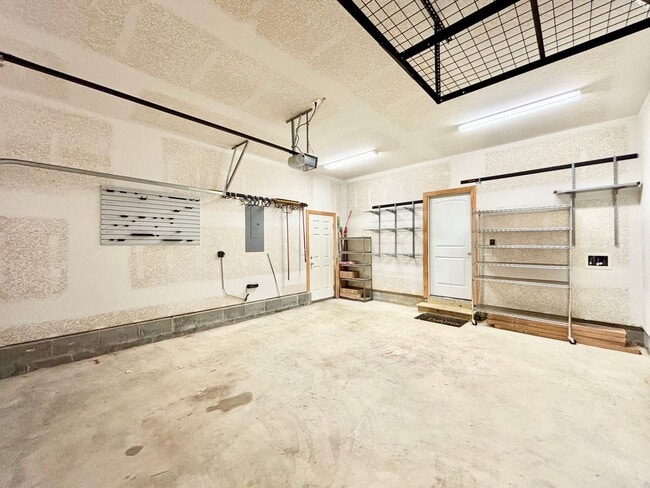 Building Photo - Gorgeous Home in Town Center Virginia Beach!