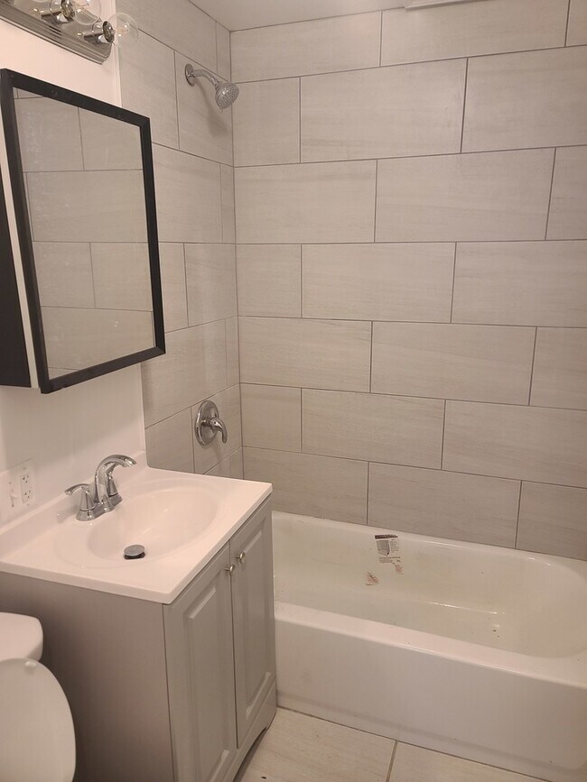 Building Photo - 4426 N St Louis Ave