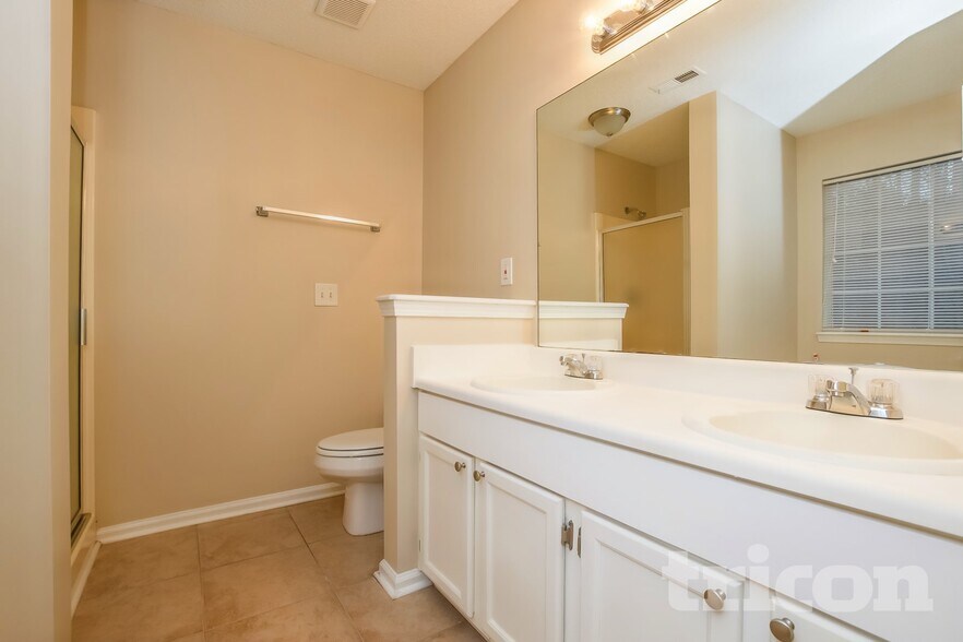 Building Photo - 5002 Ceylon Dr