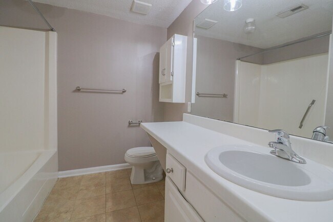 Building Photo - Super cute 2 bedroom condo in great Rock Hill location!