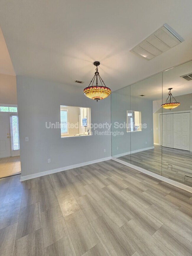 Building Photo - 5006 Carleton Dr