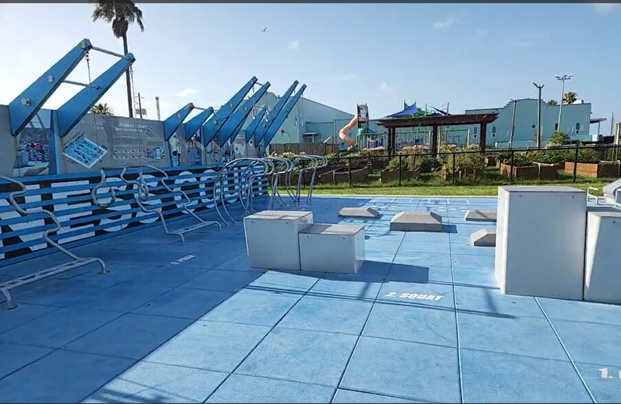 5 Min Walk-Oudoor Gym - 2605 Avenue Q