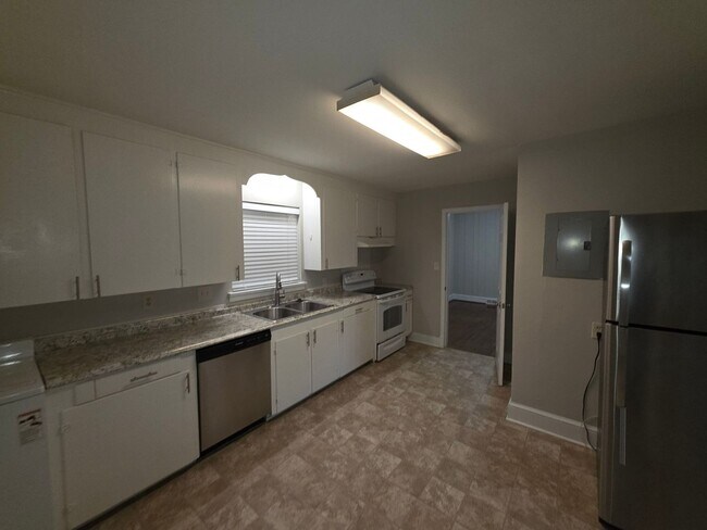 Building Photo - 4134 Sheridan Dr