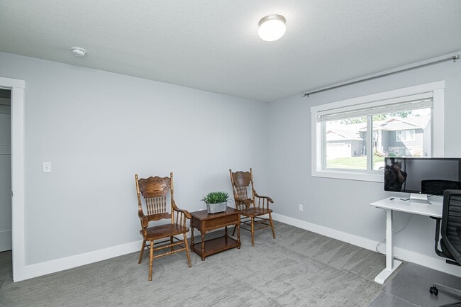 Building Photo - Gorgeous, spacious home on beautiful count...