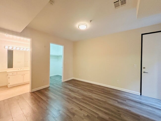 Building Photo - Barcelona Towers Condo Community In Koreatown Offering Spacious Two Bedroom