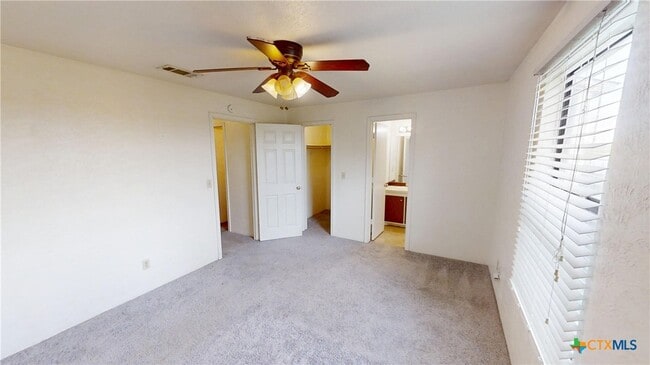 Building Photo - 3076 Carroll Dr