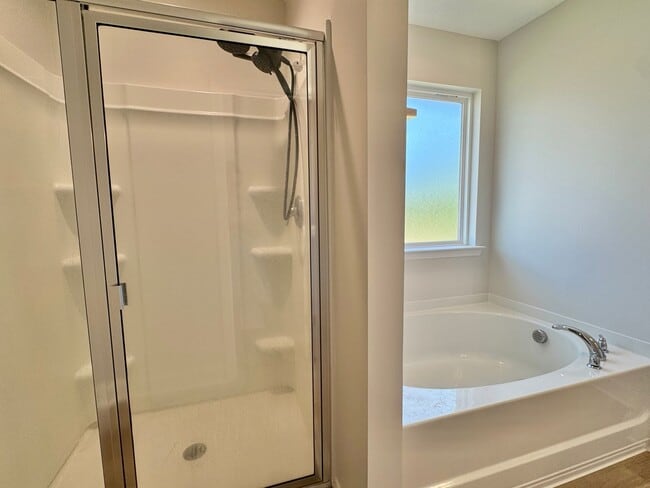 Building Photo - $500 RENT CREDIT | AVAILABLE NOW! (Pet Friendly)