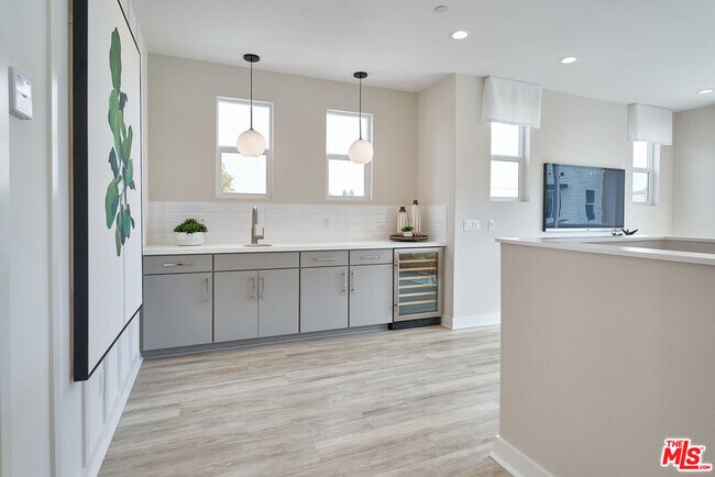 Building Photo - 525 Daniel Freeman Cir