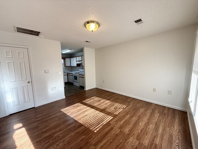 Building Photo - 33 Driftwood Cir