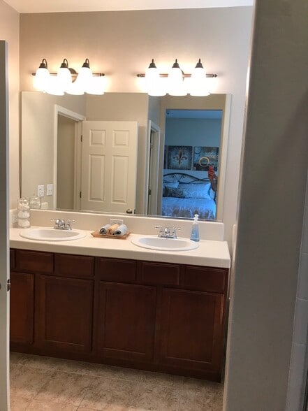 masterbath - 5149 W Pianosa Ave
