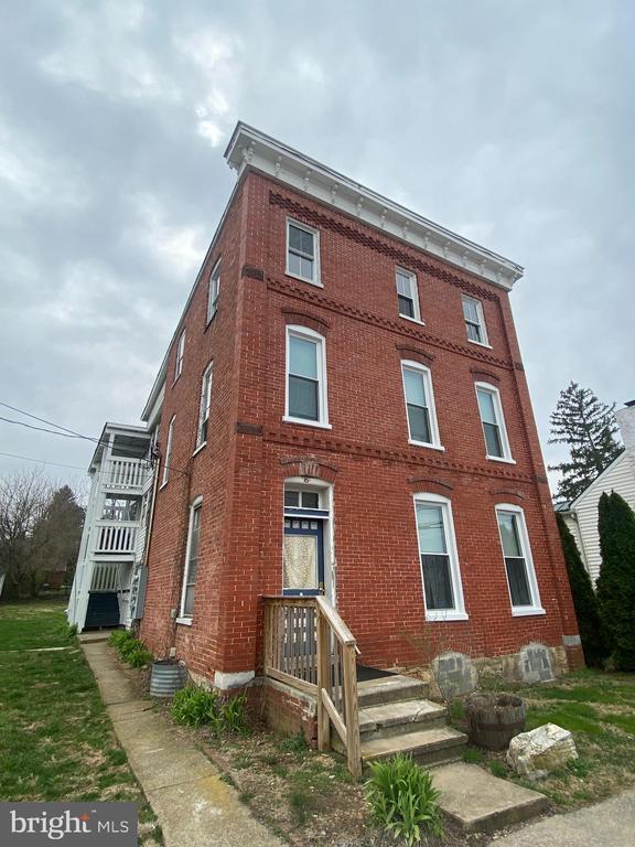 Primary Photo - 109 E Congress St