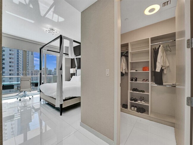 Building Photo - 17475 Collins Ave