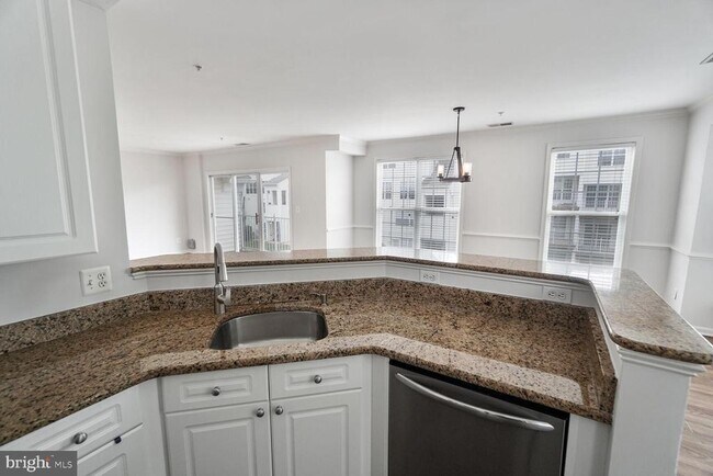 Building Photo - 2484 Angeline Dr