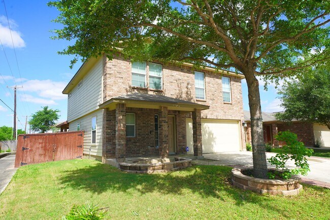Building Photo - Great 4 Bedroom, 2.5 Bathroom Home Now Ava...
