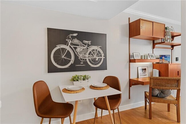 Building Photo - 960 St Charles Ave NE