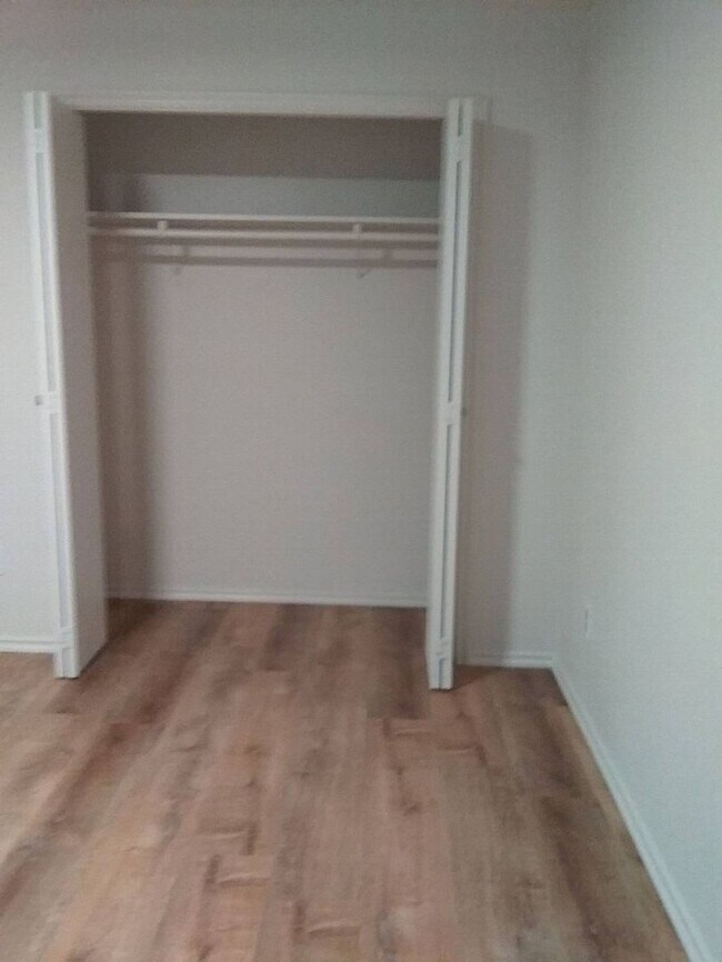 Building Photo - roy2016