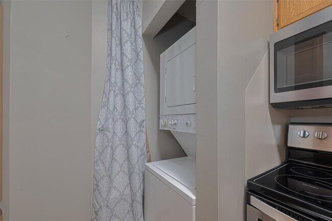 Building Photo - 3315 Golden Trails Dr
