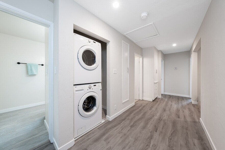 Building Photo - 5737 Dorothy Dr