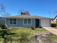 Building Photo - Spacious 3bed/2bath in Groves