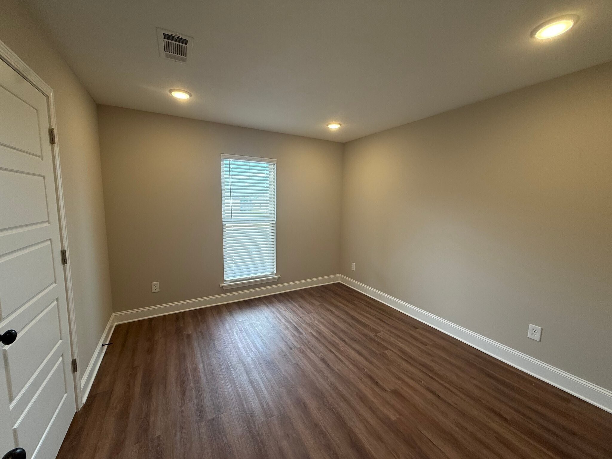 Building Photo - 110 Madisonville Dr