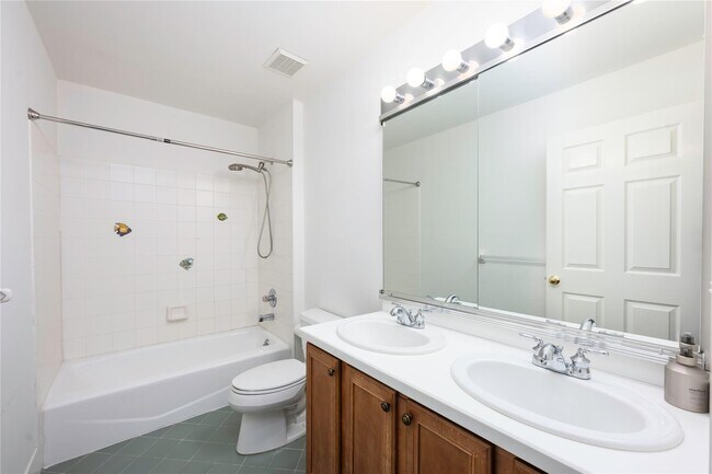 Building Photo - 46 McGuiness Ln