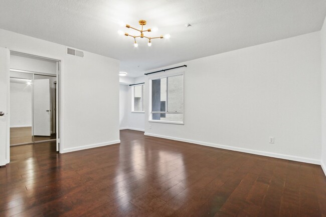 Building Photo - Modern 2-Bedroom Home in Prime West Hollywood