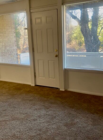 Building Photo - 558 Wilson Bridge Dr