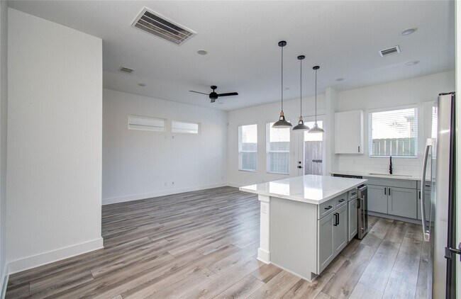 Building Photo - 2054 Johanna Crk Dr