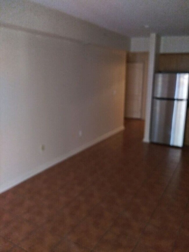 Building Photo - Luxury to Love