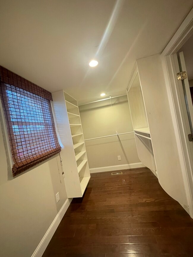Building Photo - Brooks Street House - 1 bed 1 bath