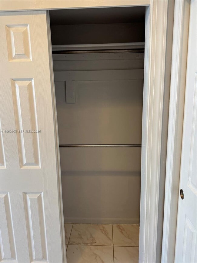 Building Photo - 215 SE 3rd Ave