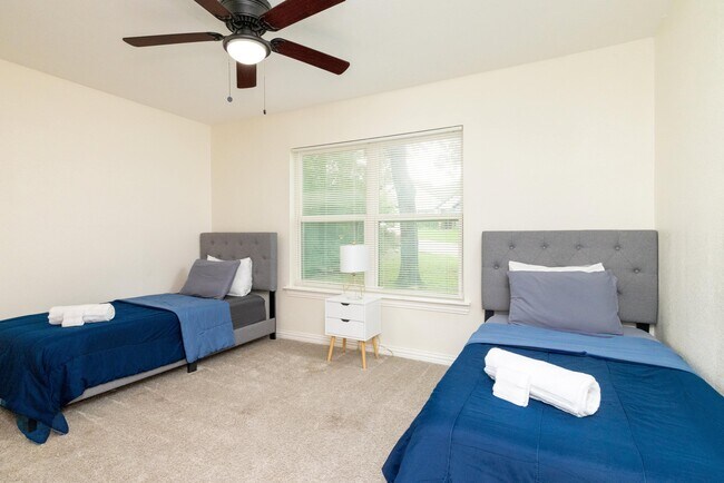 Building Photo - 7520 Sequoia Ct