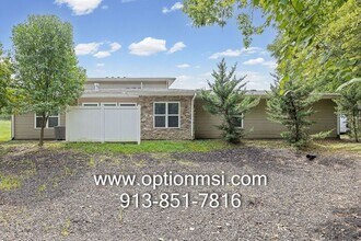 Building Photo - Beautifully Updated Liberty Home in a Prime Location!