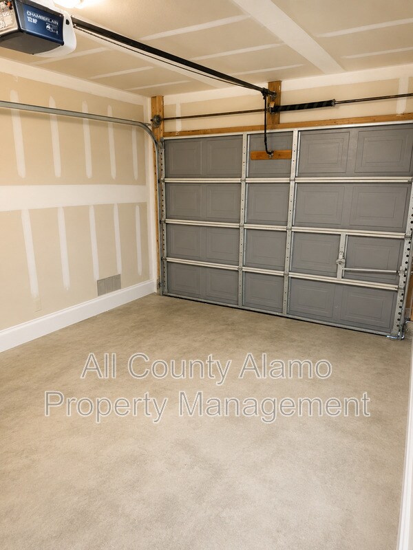 Building Photo - 9023 Mountain Field Dr