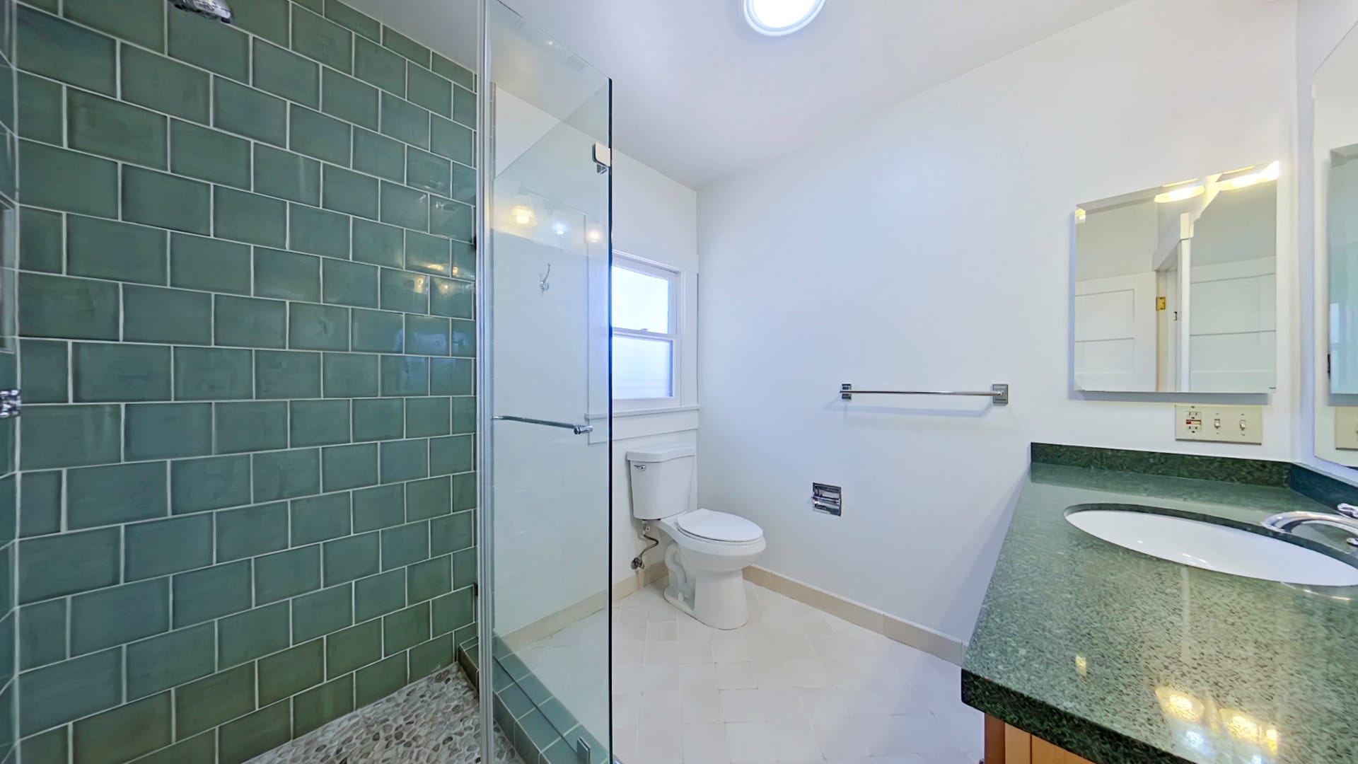 Building Photo - 1915 Las Lunas St