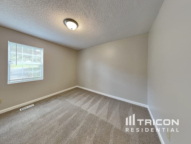 Building Photo - 327 Remington Ln