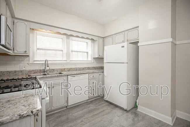 Building Photo - 2129 Coventry Rd