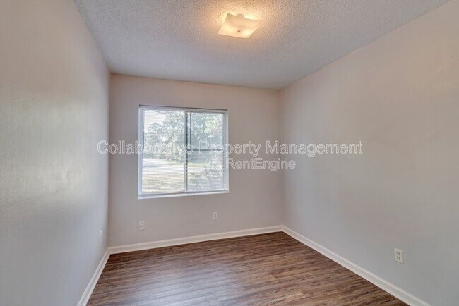 Building Photo - 128 Pointe S Dr