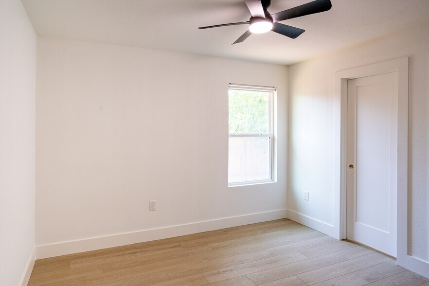 Building Photo - 1142 Mansell Ave