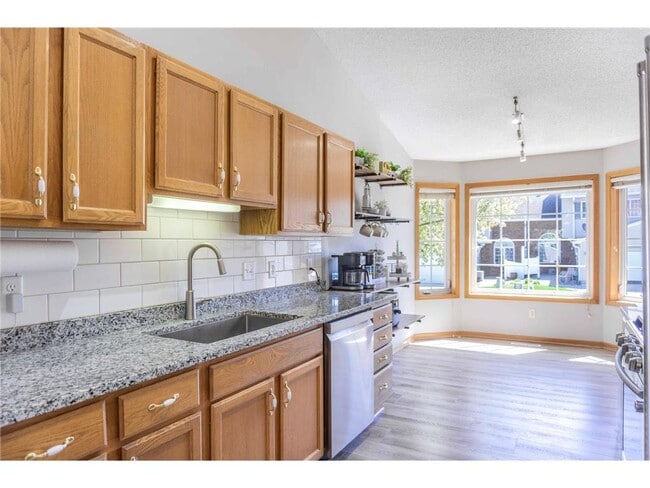 Building Photo - 102X Primrose Ln