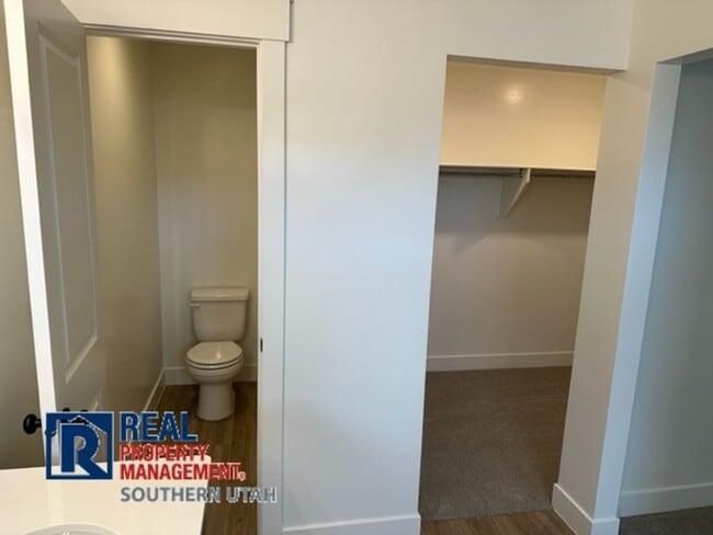 Building Photo - Townhome in South Desert