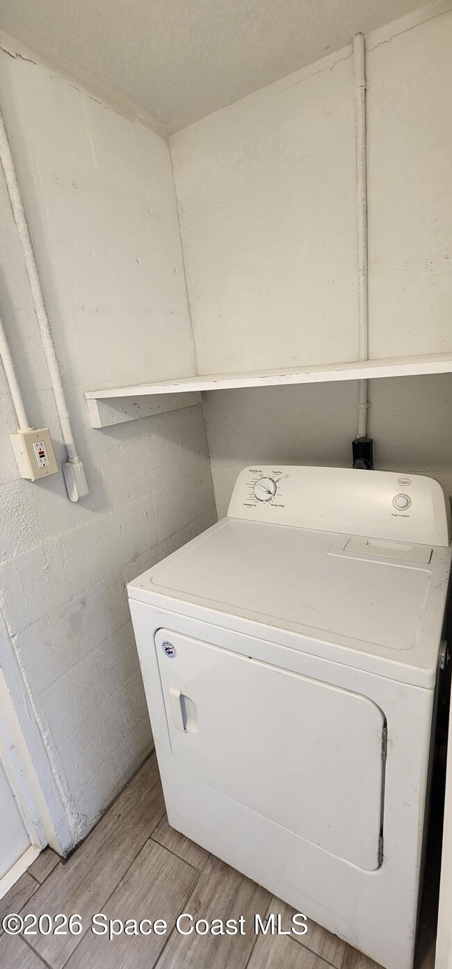 Building Photo - 1301 Lynne Dr