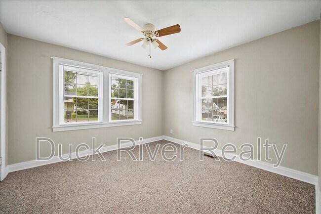 Building Photo - 2135 Thomas Ave