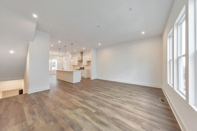 Building Photo - 515 Motivation Cir NW