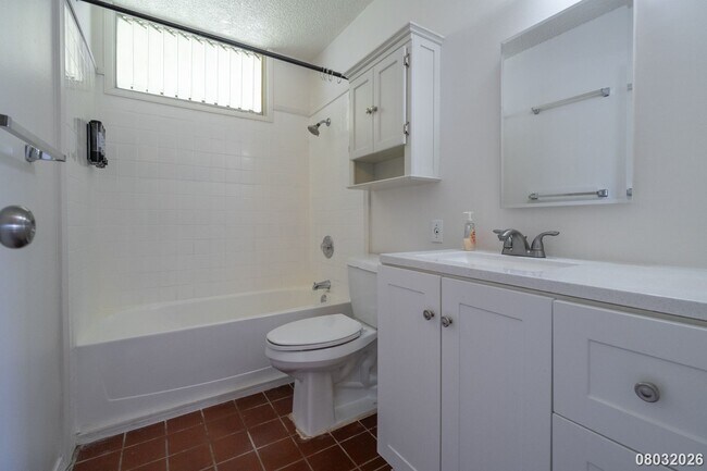 Building Photo - 95-2043 Waikalani Pl #A407